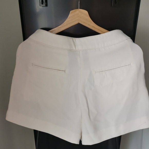 NEW H&M white short - Picture 2 of 2